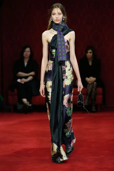 Look 25